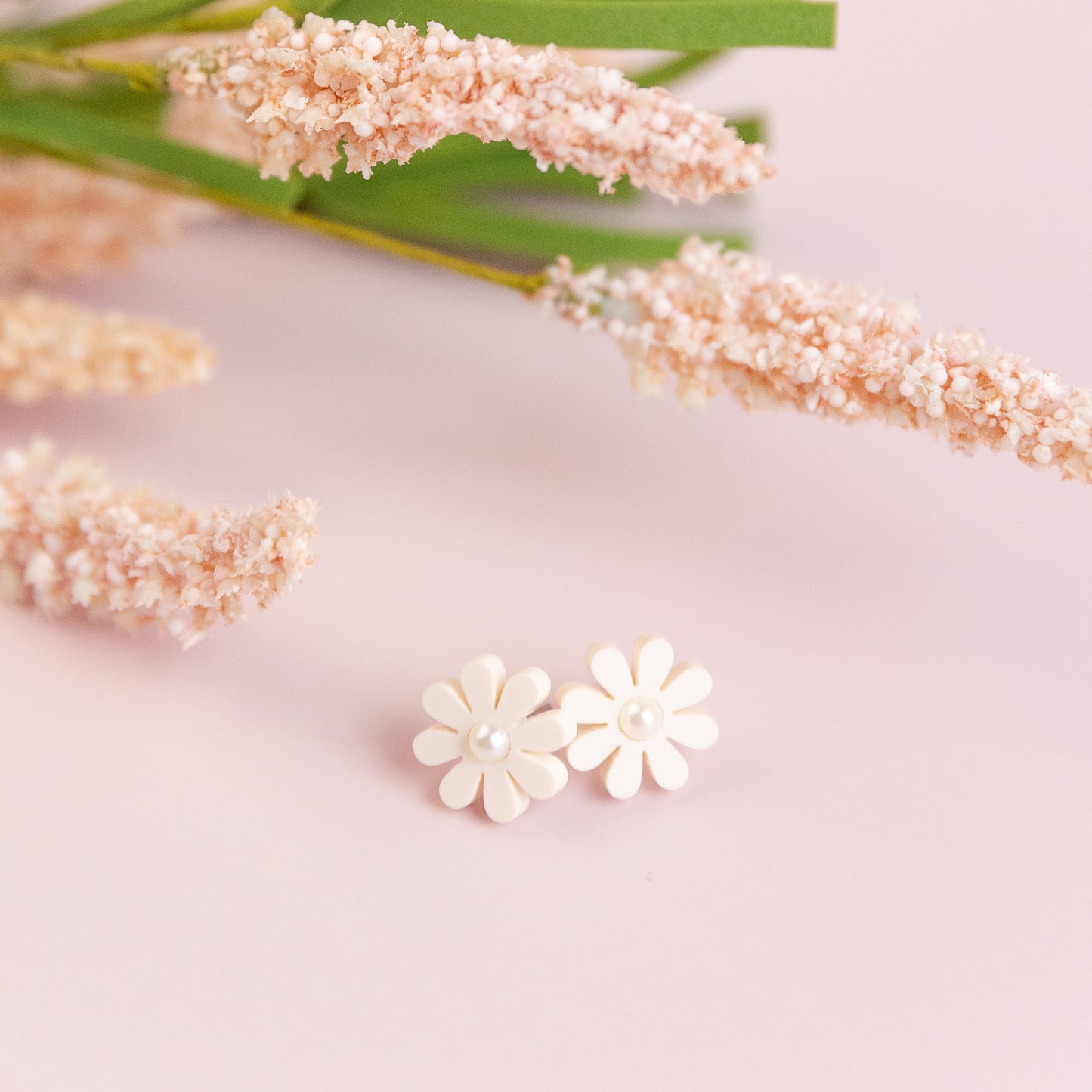 THE DAISY PEARL STUD in Cream/ Acrylic Statement Earring