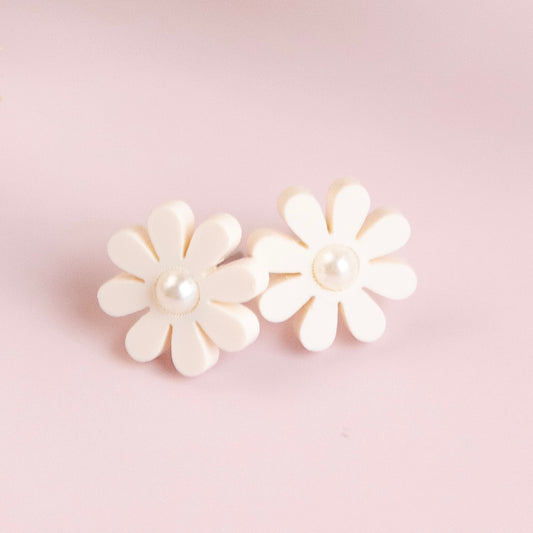 THE DAISY PEARL STUD in Cream/ Acrylic Statement Earring